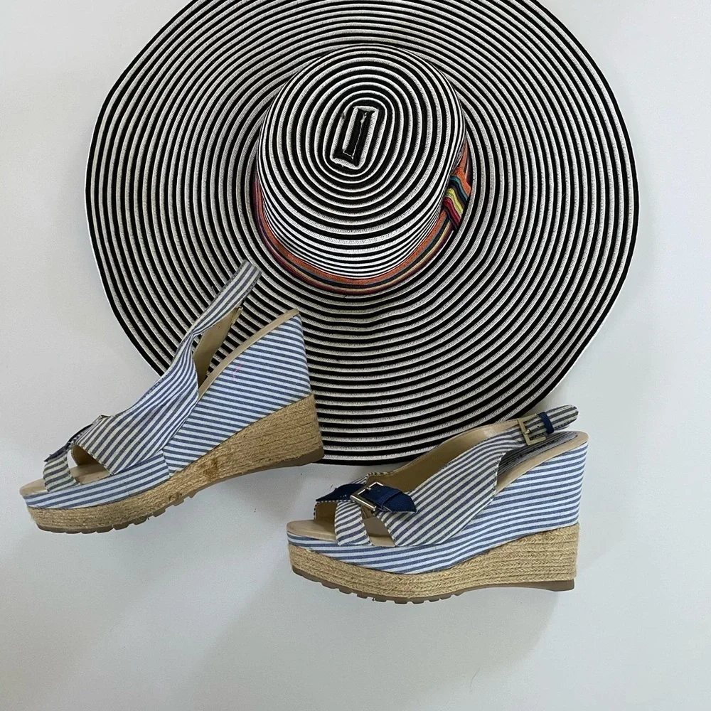 Bumper blue/white striped wedges with buckle, Sz 8